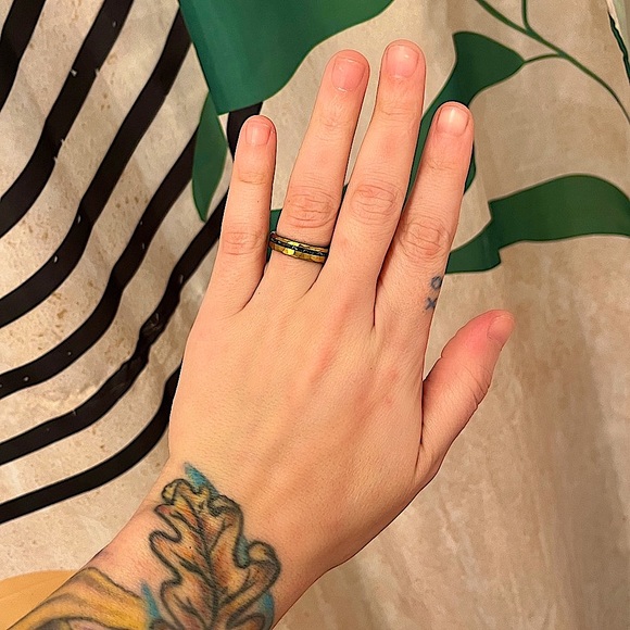 Ring Size 9 💛🖤 - Picture 4 of 6